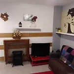 Guesthouse Familial Pour 1 A 5 Personnes De 42M2-Accessible Handic - Rez De Chaussee-Vues Sur Rue Et Patio Prive - Sejour,Chambre Separee,Cuisine,Salle De Bain,Lit Double Et 2 Canape-Lit - Entree De La Rue Berzelius-5 Minutes Du Metro Brochant-Ligne1