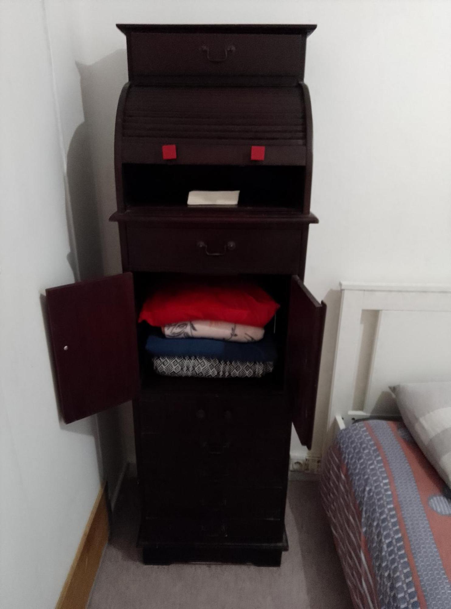 Familial Pour 1,2,3,4 Personnes De 42m2-accessible Handic -rez De Chaussee-vues Sur Rue Et Patio Prive - Sejour,chambre Separee,cuisine,salle De Bain,lit Double Et Canape-lit 2pers-entree De La Rue Berzelius-5 Minutes Du Metro Brochant-lig *