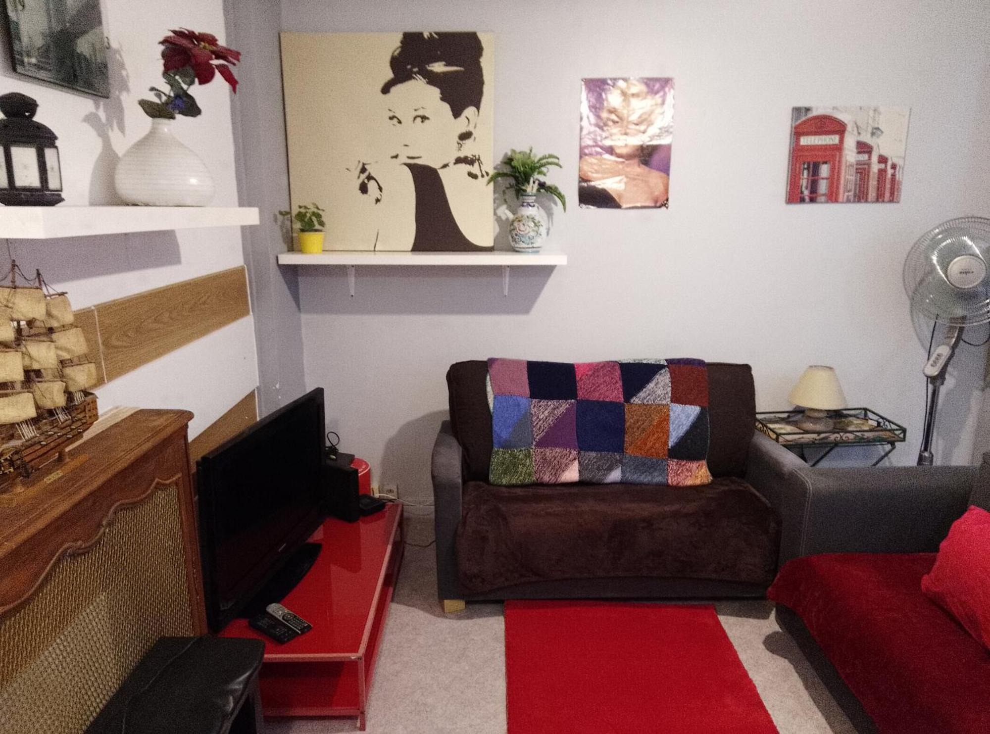 Familial Pour 1,2,3,4 Personnes De 42m2-accessible Handic -rez De Chaussee-vues Sur Rue Et Patio Prive - Sejour,chambre Separee,cuisine,salle De Bain,lit Double Et Canape-lit 2pers-entree De La Rue Berzelius-5 Minutes Du Metro Brochant-lig * Paris