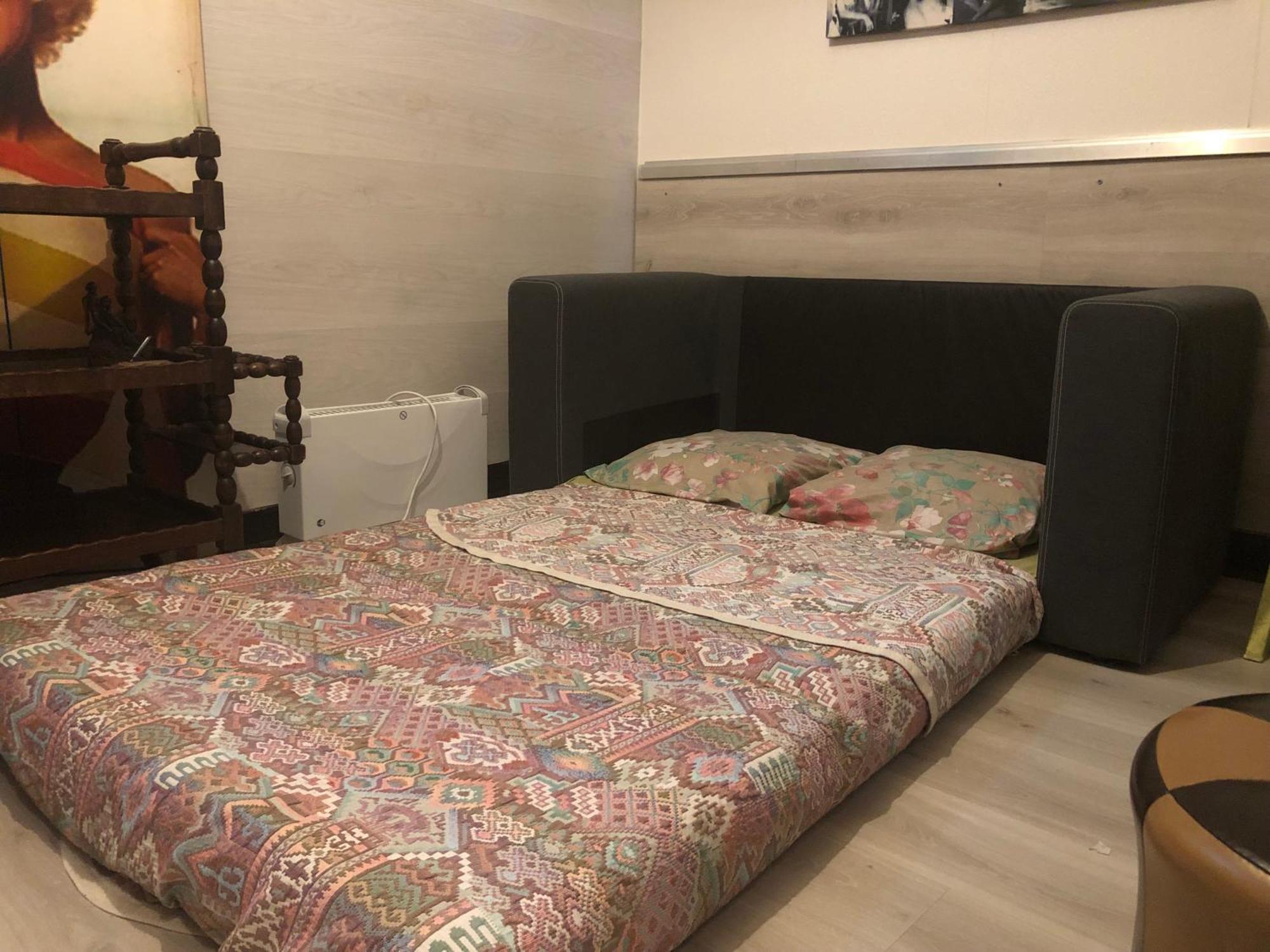 Appartement Familial Pour 1,2,3,4 Personnes De 42m2-accessible Handic -rez De Chaussee-vues Sur Rue Et Patio Prive - Sejour,chambre Separee,cuisine,salle De Bain,lit Double Et Canape-lit 2pers-entree De La Rue Berzelius-5 Minutes Du Metro Brochant-lig Paris